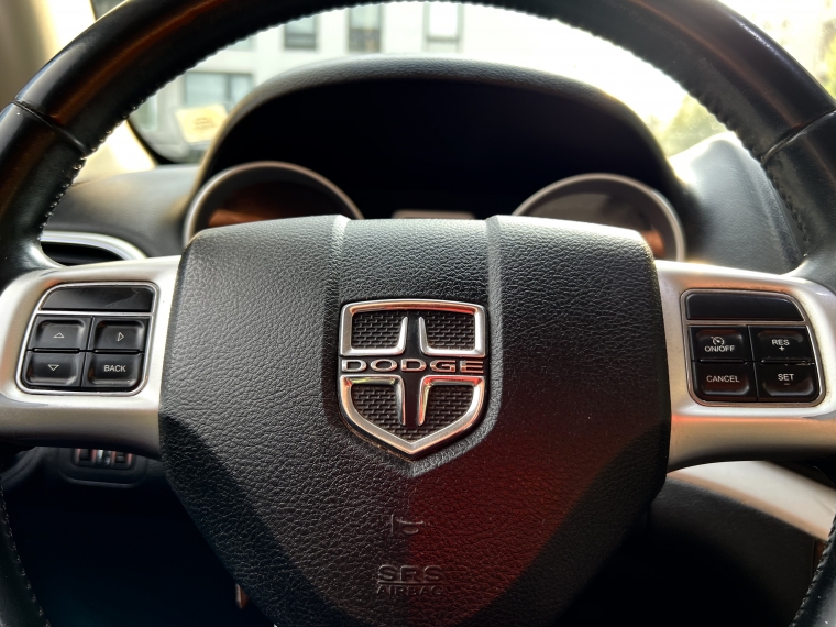 Dodge Journey — foto 12 de 18
