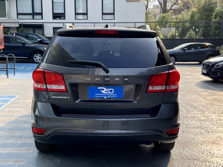 Dodge Journey — foto 17 de 18