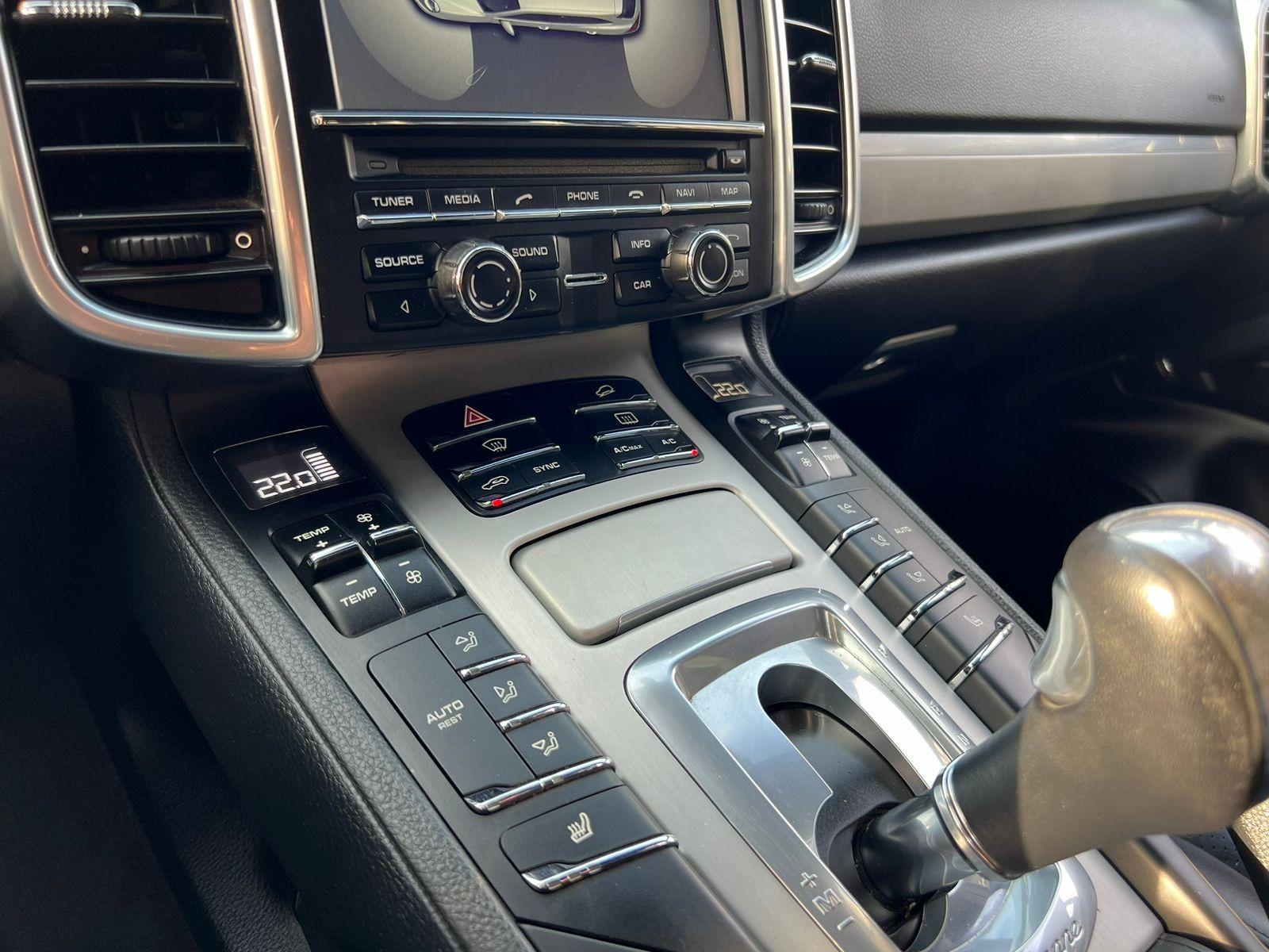 Porsche Cayenne — foto 8 de 20