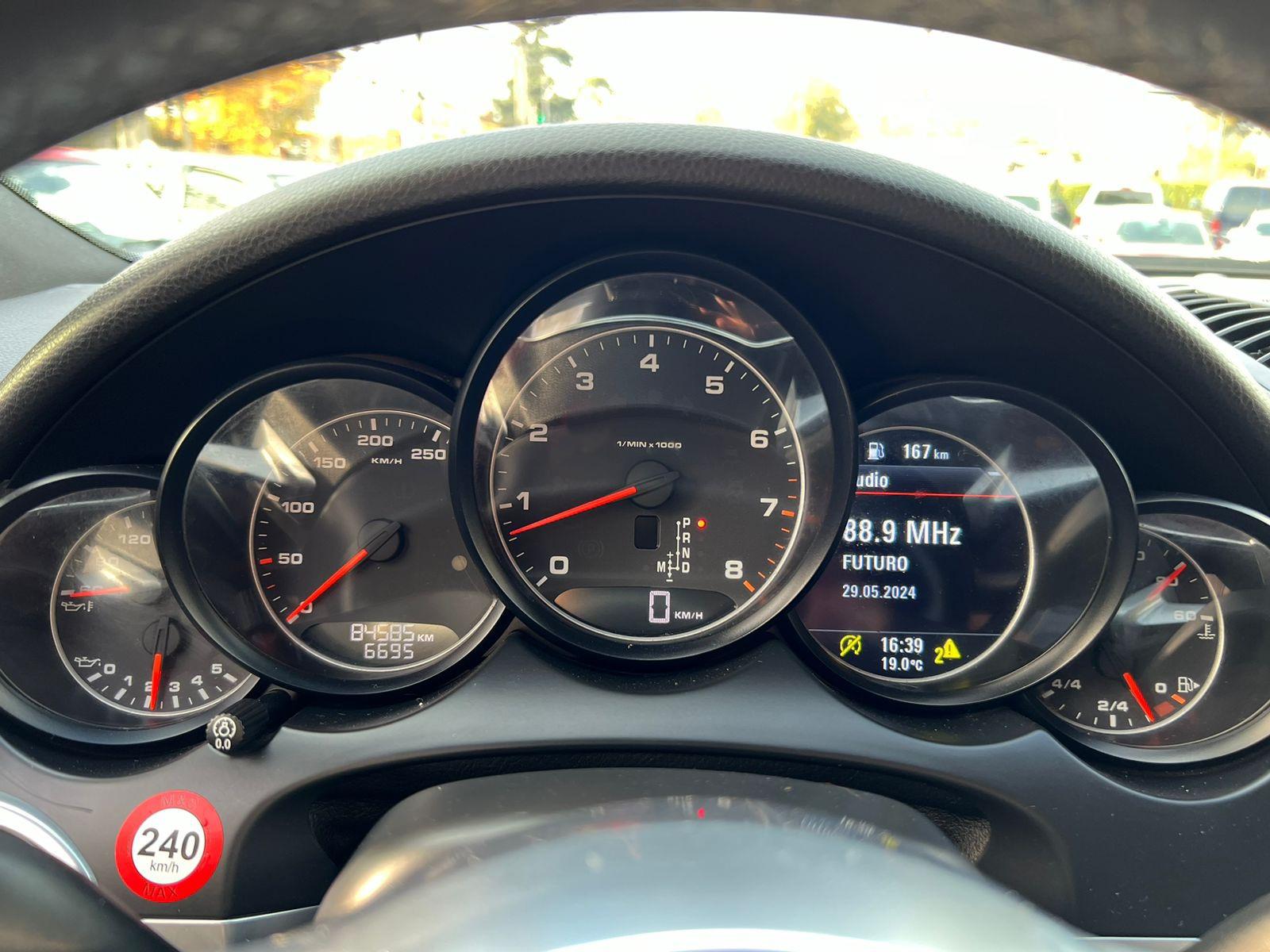 Porsche Cayenne — foto 13 de 20