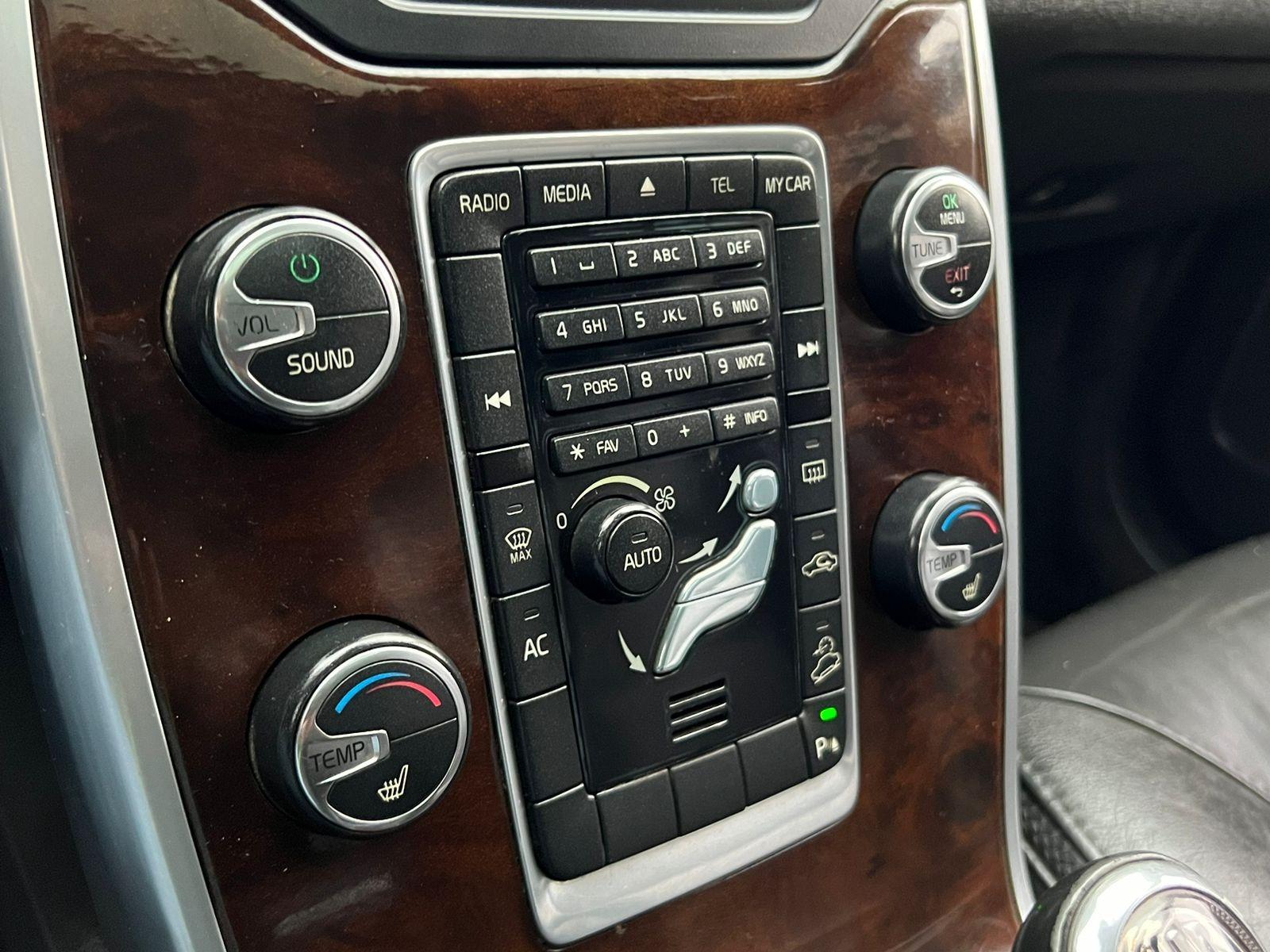 Volvo Xc70 — foto 9 de 20