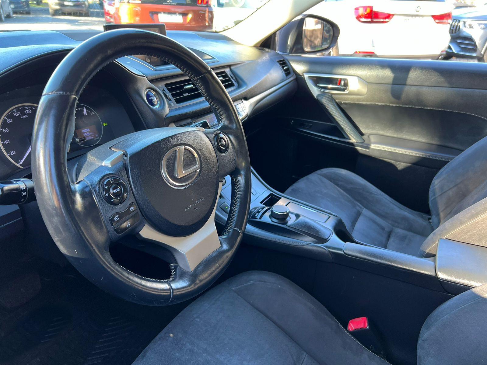 Lexus Ct200H — foto 15 de 19