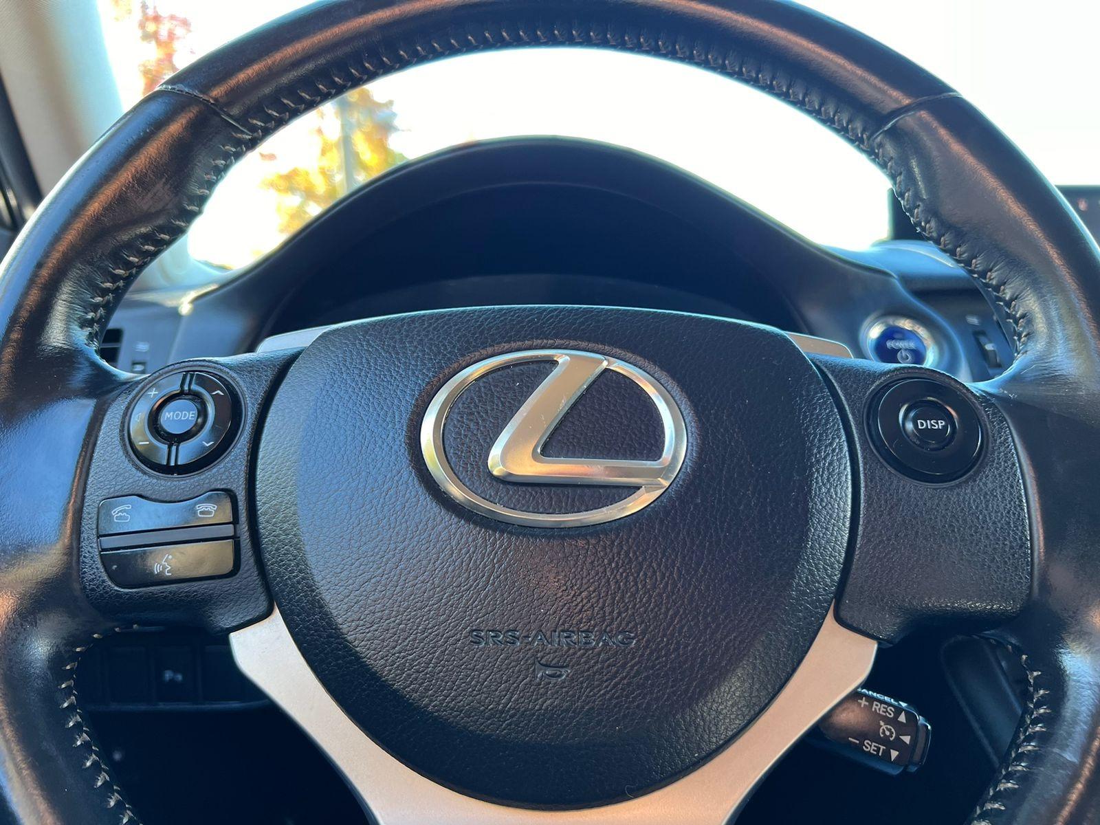 Lexus Ct200H — foto 13 de 19