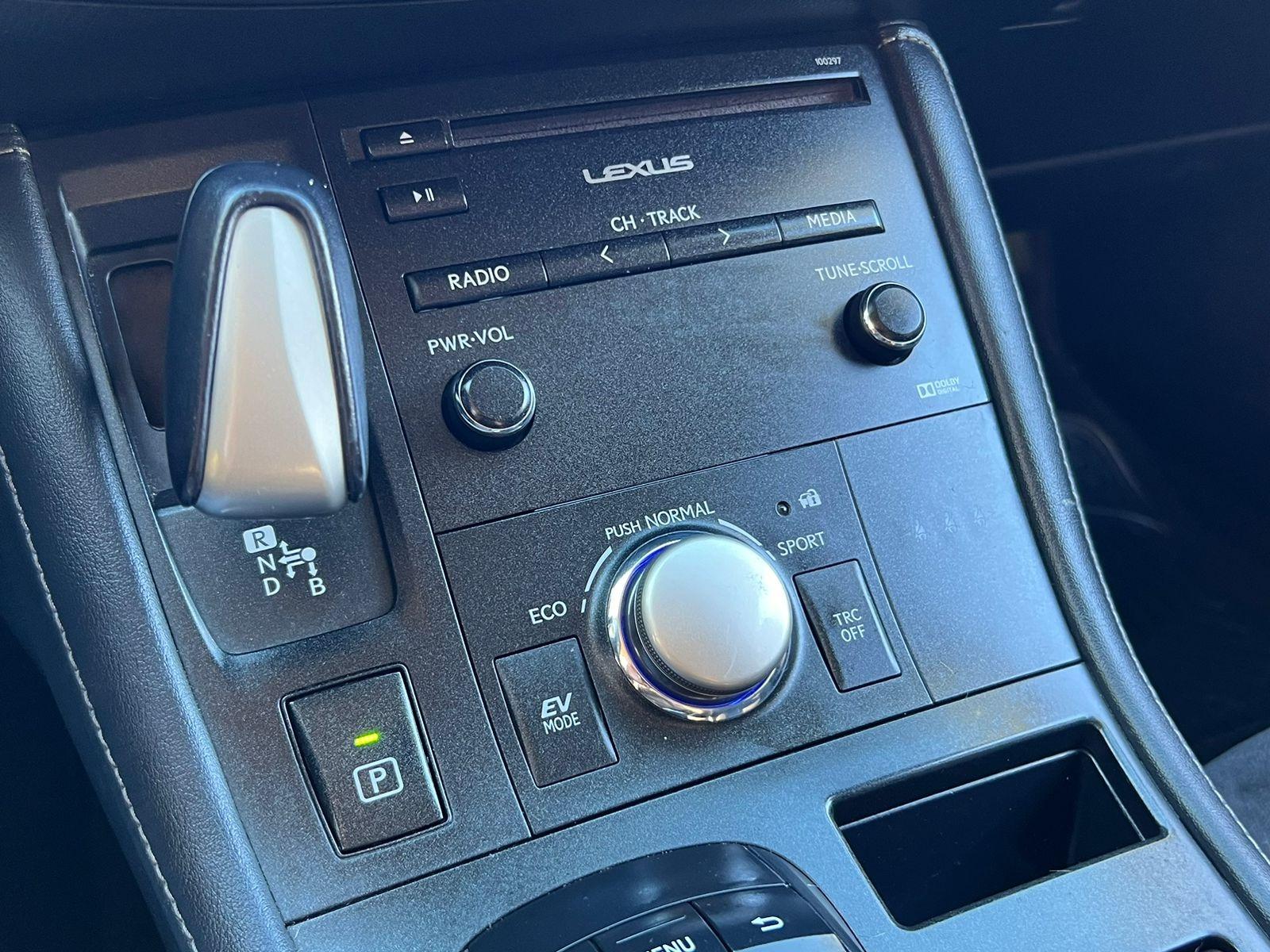 Lexus Ct200H — foto 7 de 19