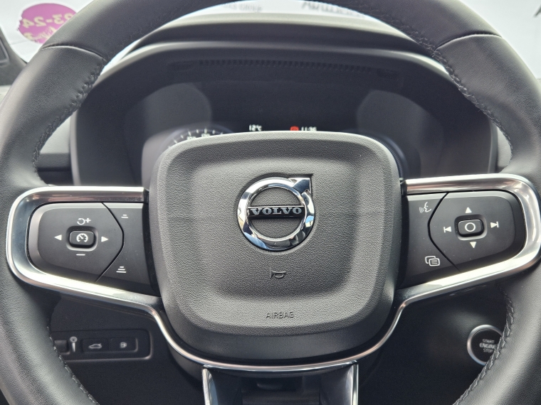 Volvo Xc40 — foto 7 de 18