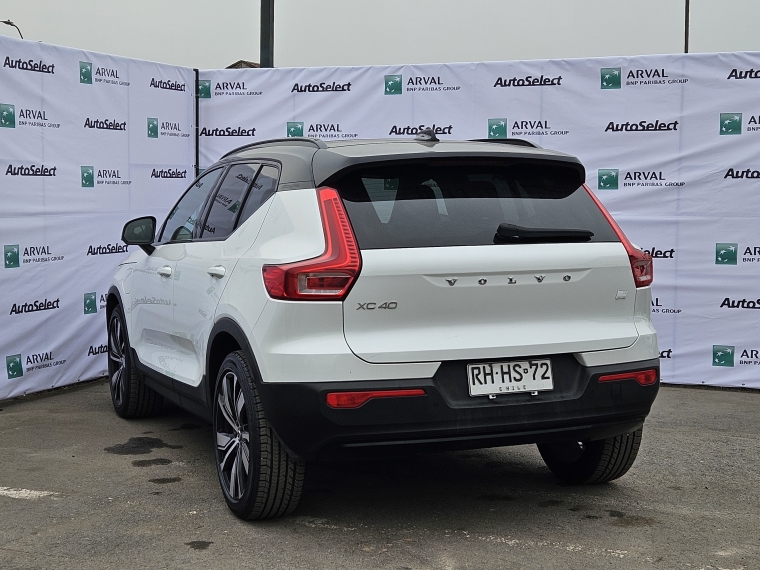 Volvo Xc40 — foto 16 de 18