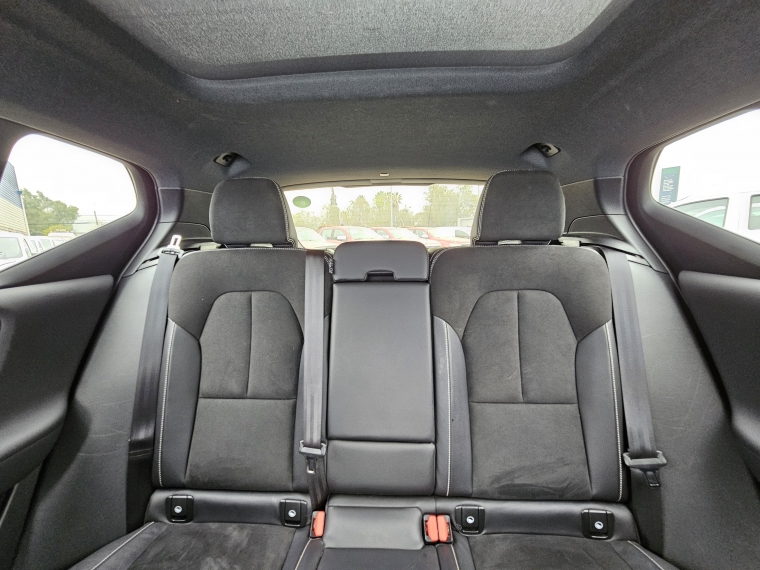 Volvo Xc40 — foto 12 de 18