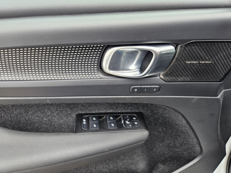 Volvo Xc40 — foto 13 de 18