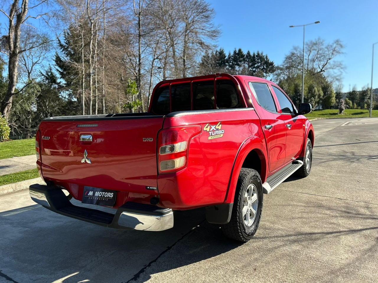 Mitsubishi L200 — foto 8 de 9