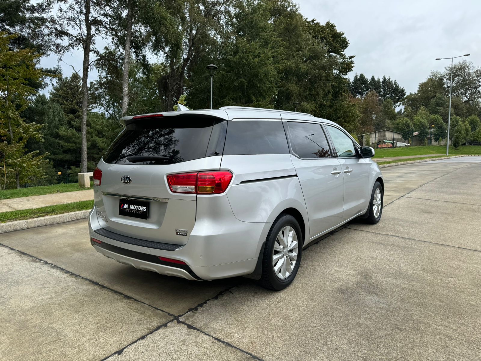 KIA Carnival — foto 9 de 11