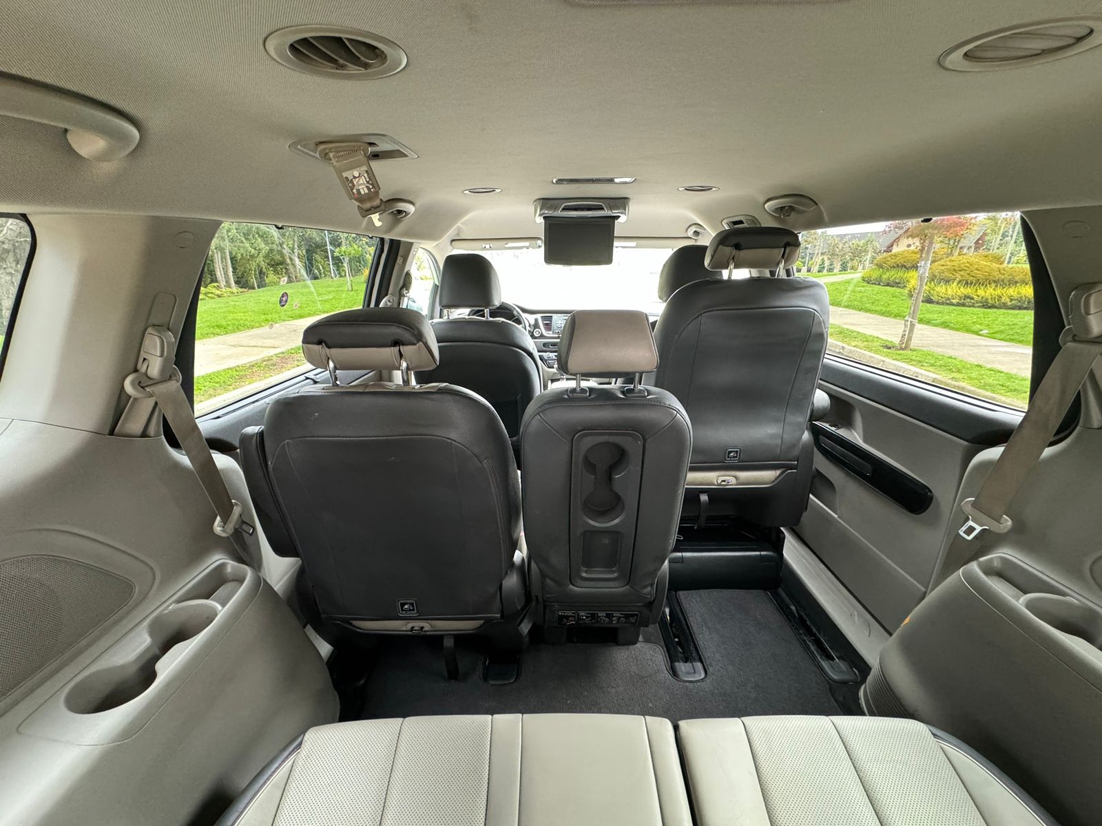KIA Carnival — foto 11 de 11
