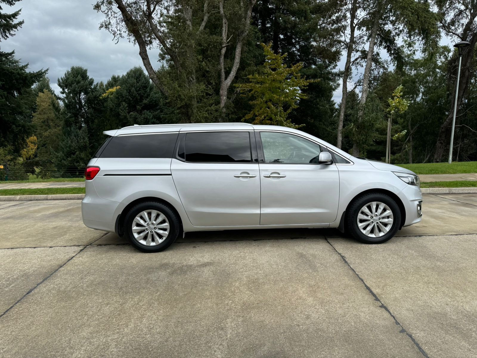 KIA Carnival — foto 3 de 11