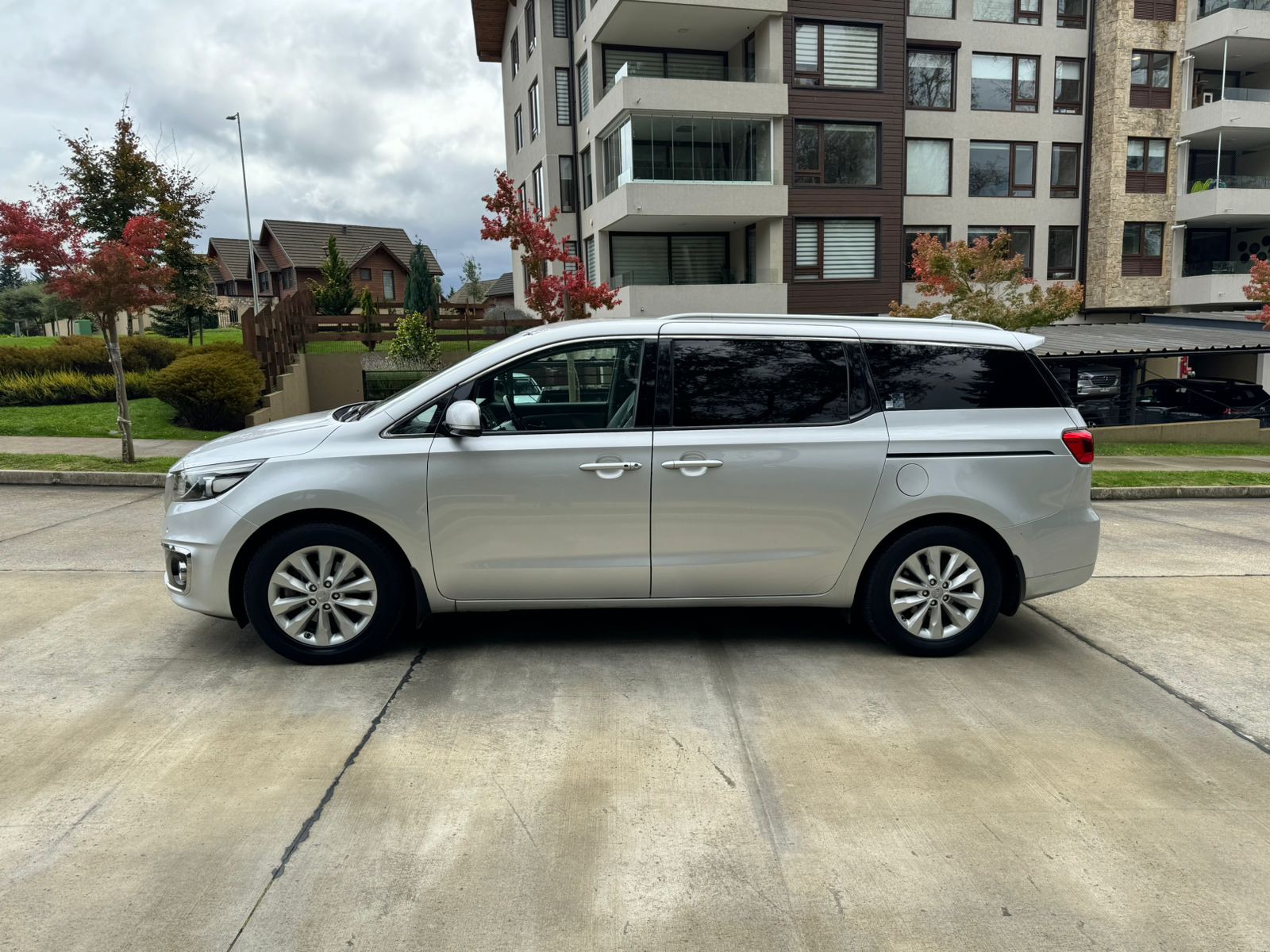 KIA Carnival — foto 2 de 11