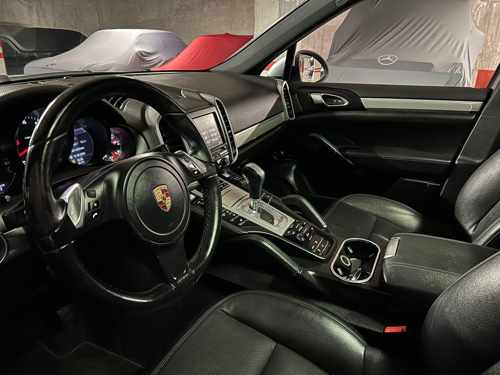 Porsche Cayenne — foto 10 de 14