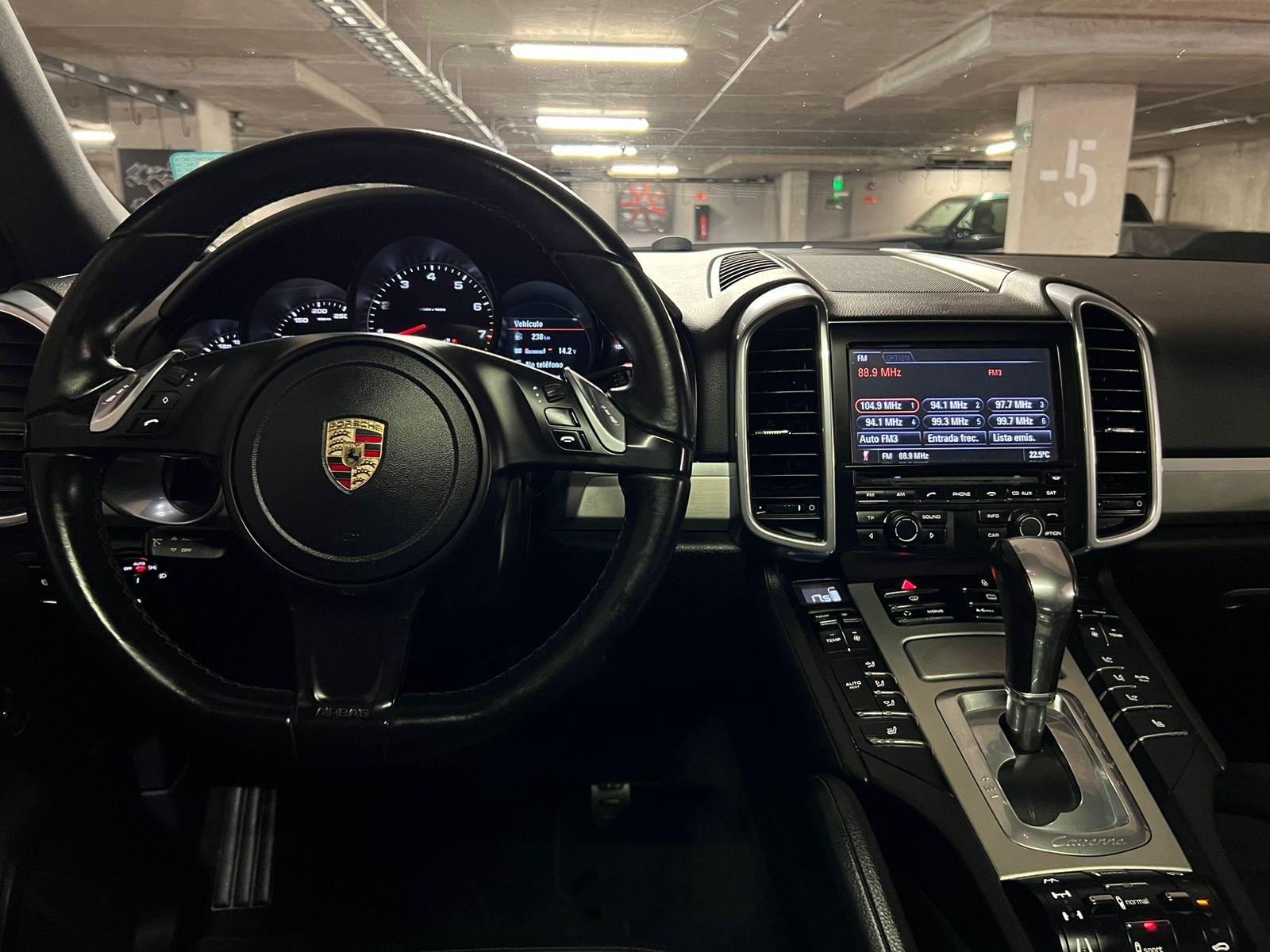 Porsche Cayenne — foto 9 de 14
