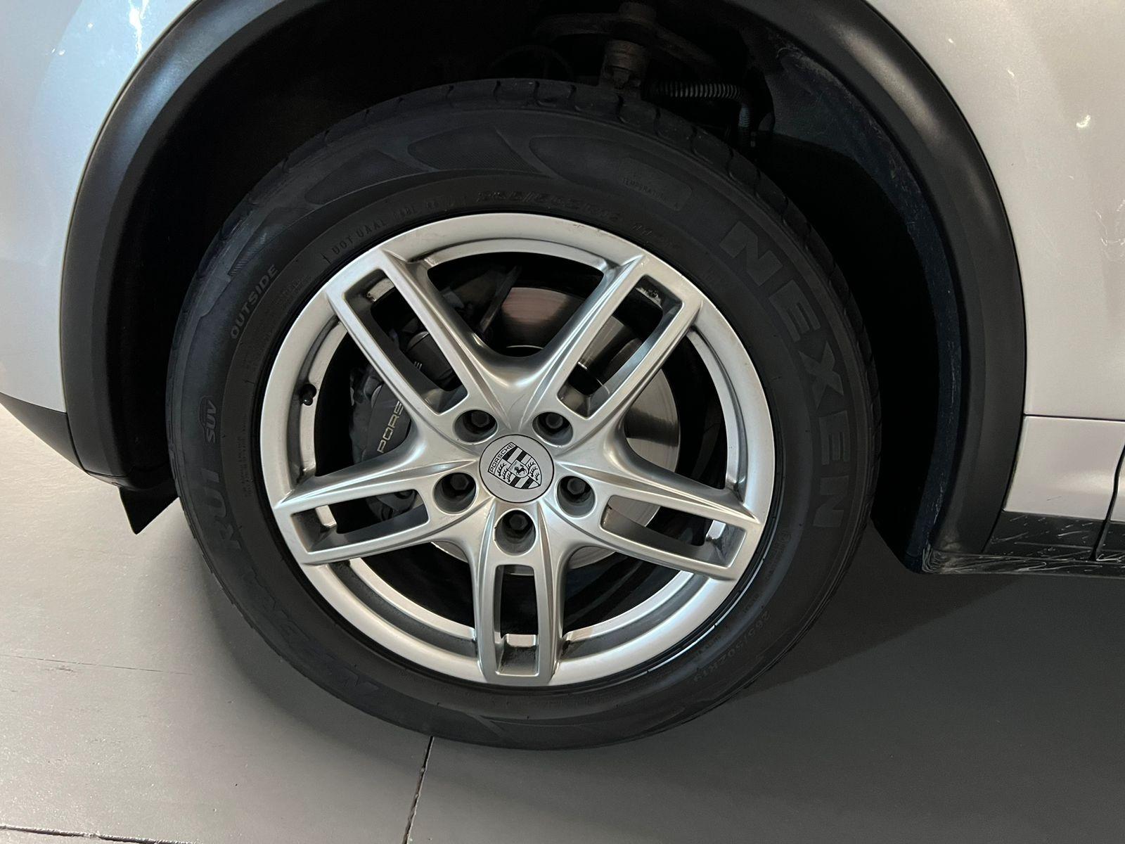 Porsche Cayenne — foto 11 de 14