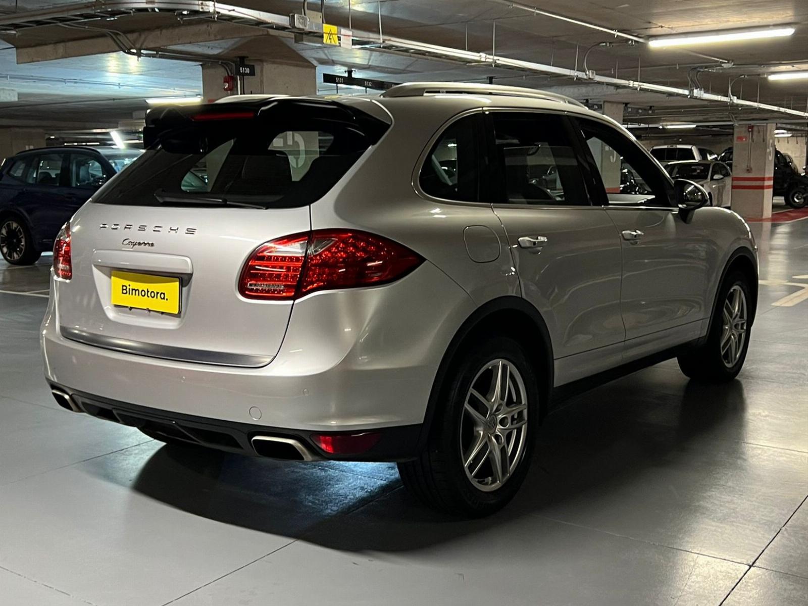 Porsche Cayenne — foto 12 de 14