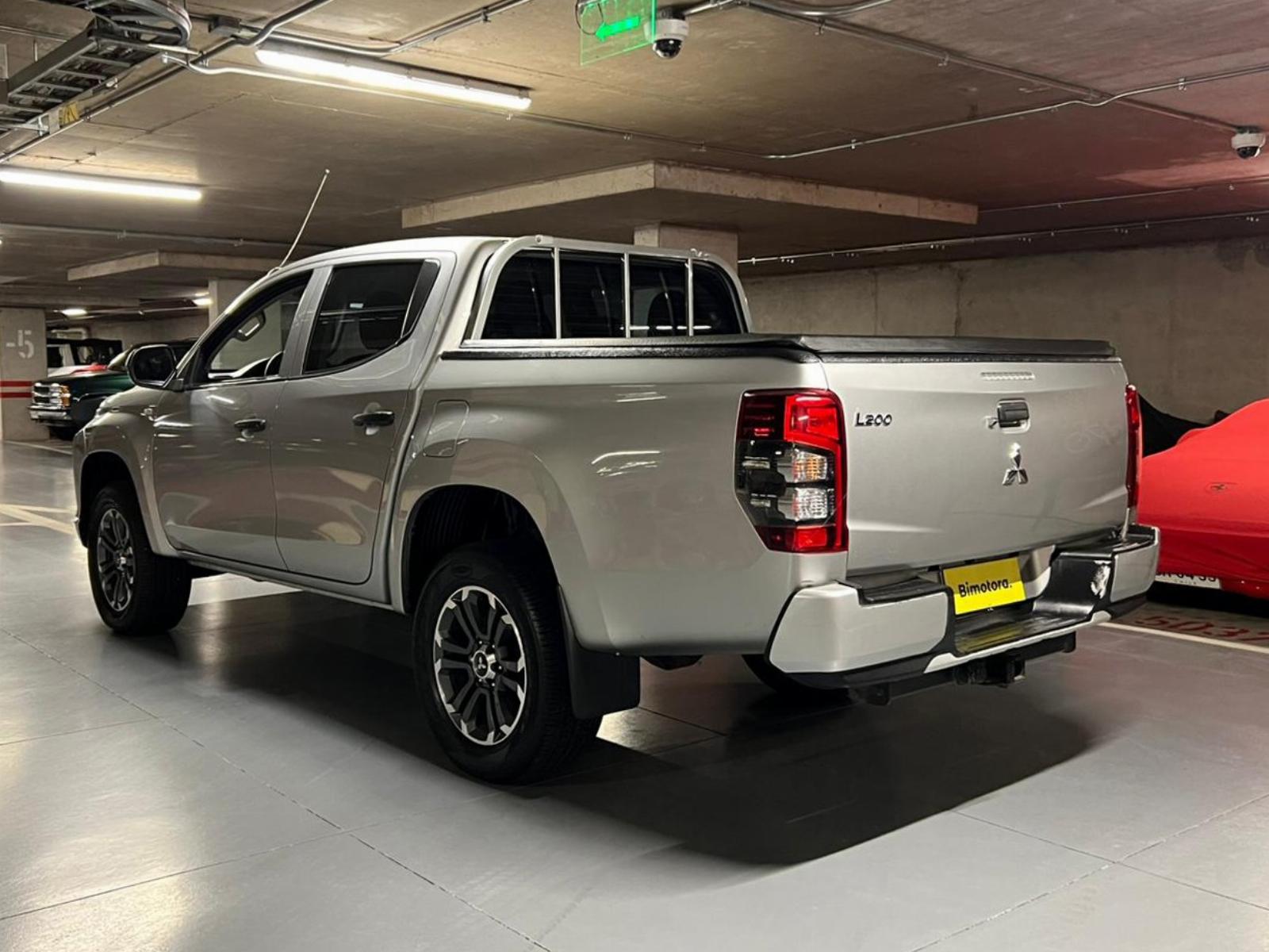 Mitsubishi L200 — foto 9 de 11