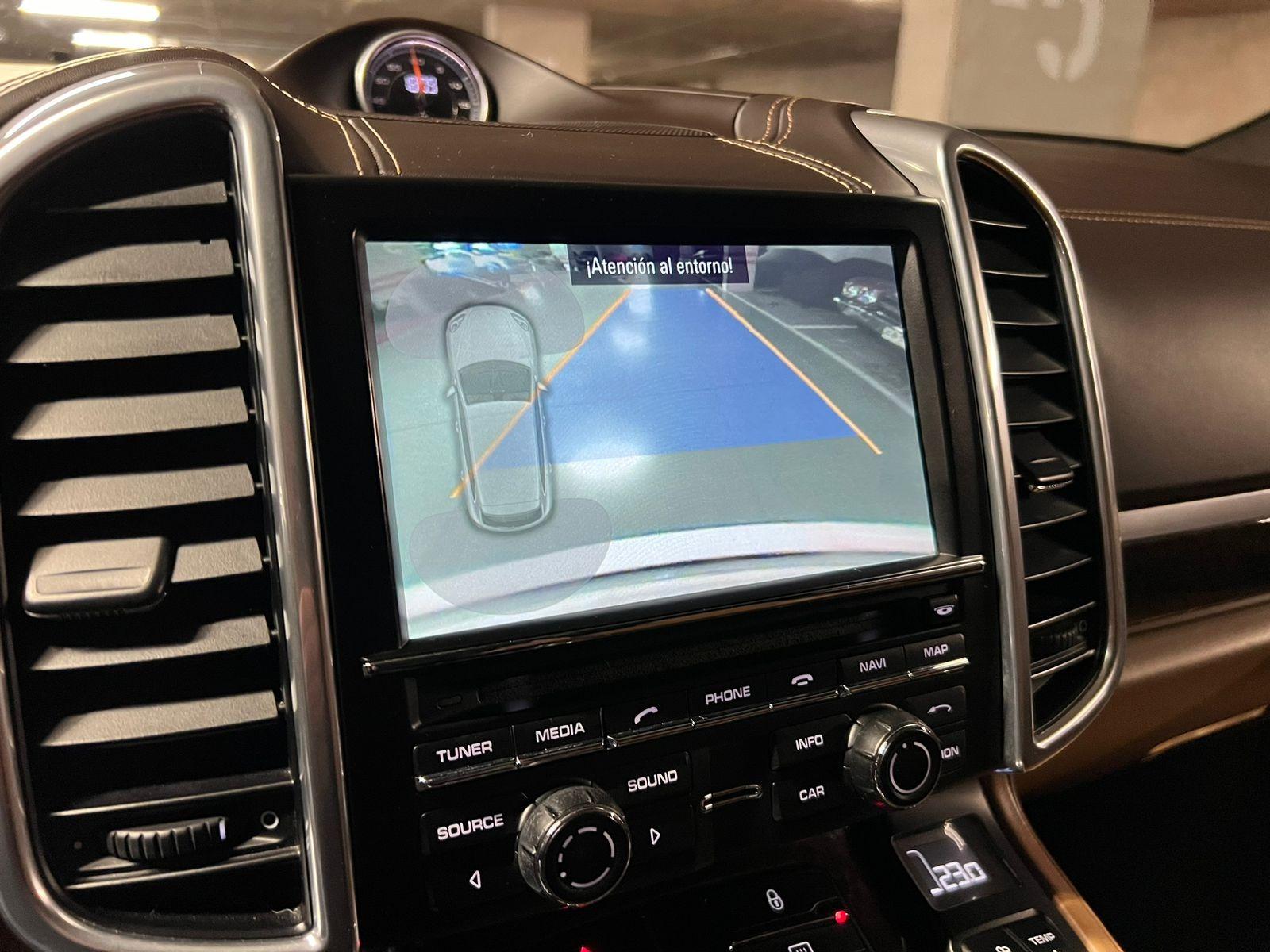 Porsche Cayenne — foto 9 de 19