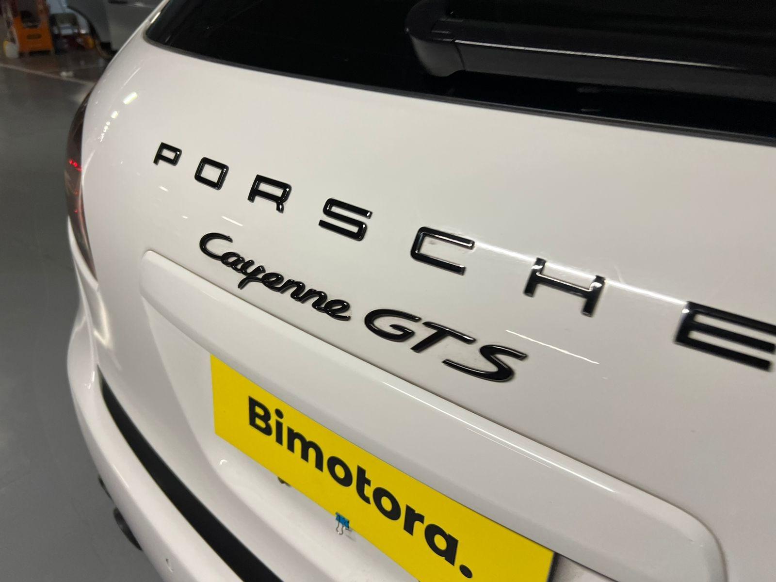 Porsche Cayenne — foto 16 de 19