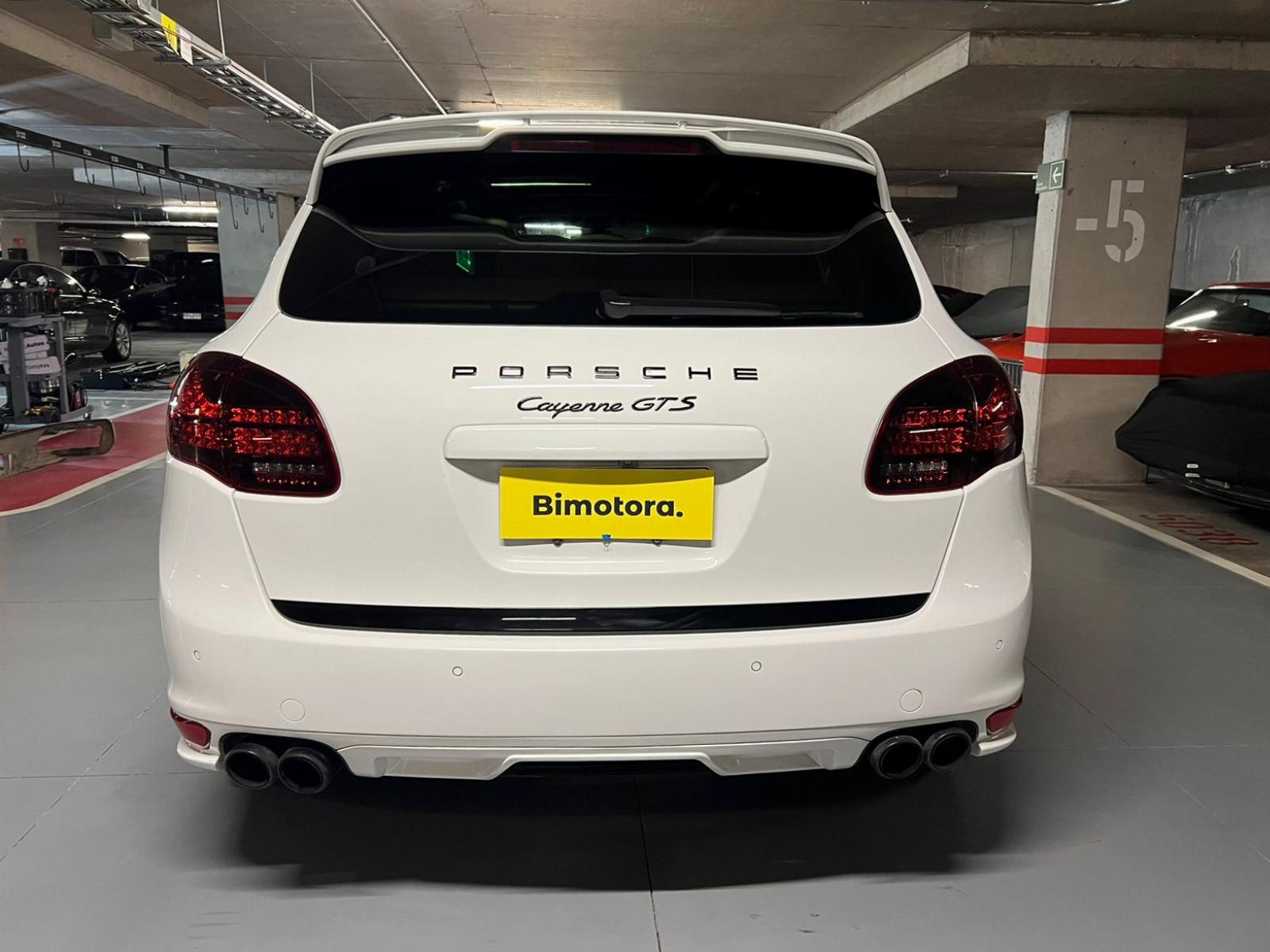 Porsche Cayenne — foto 18 de 19