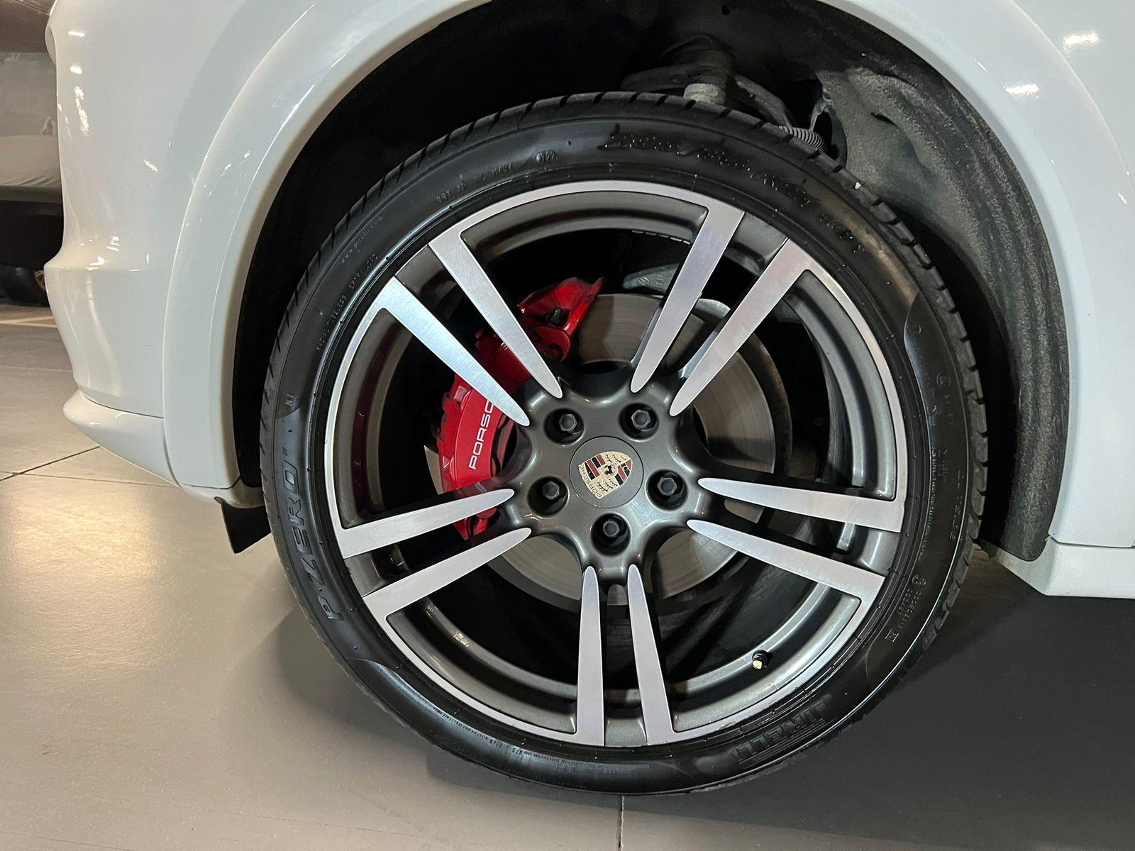 Porsche Cayenne — foto 13 de 19