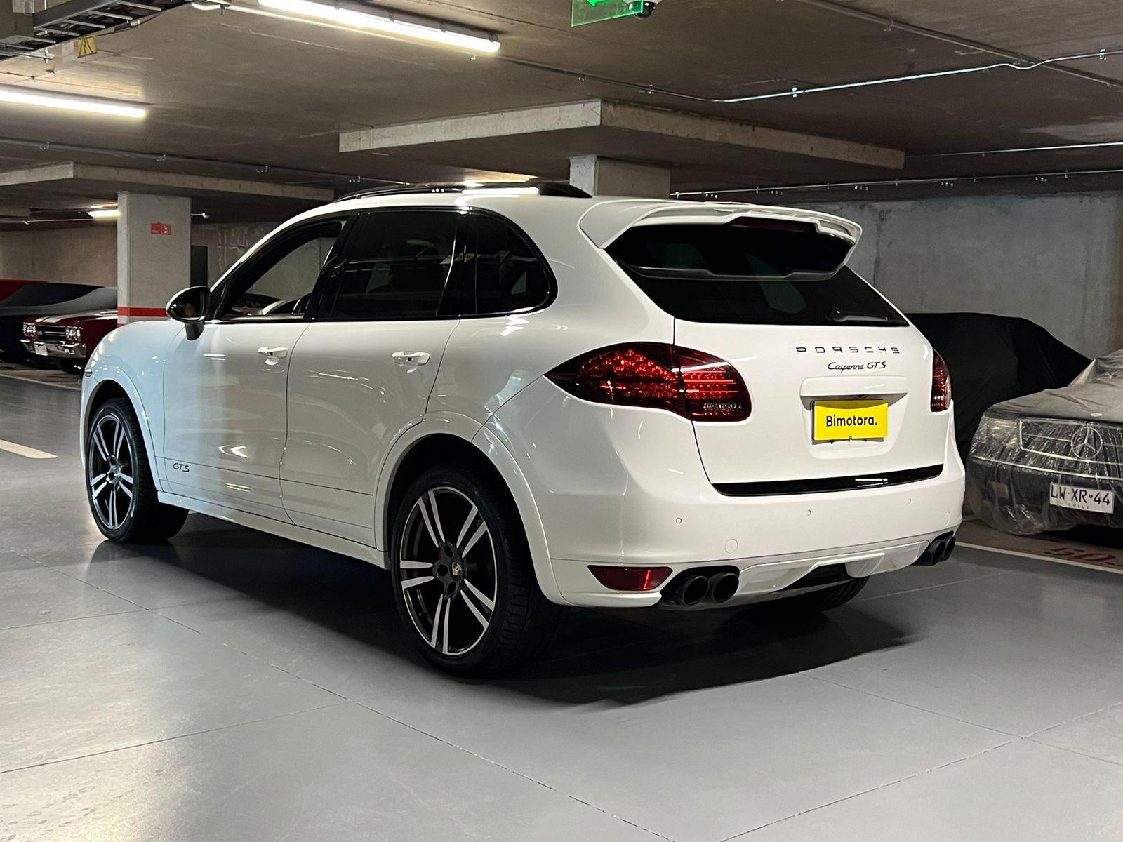 Porsche Cayenne — foto 19 de 19