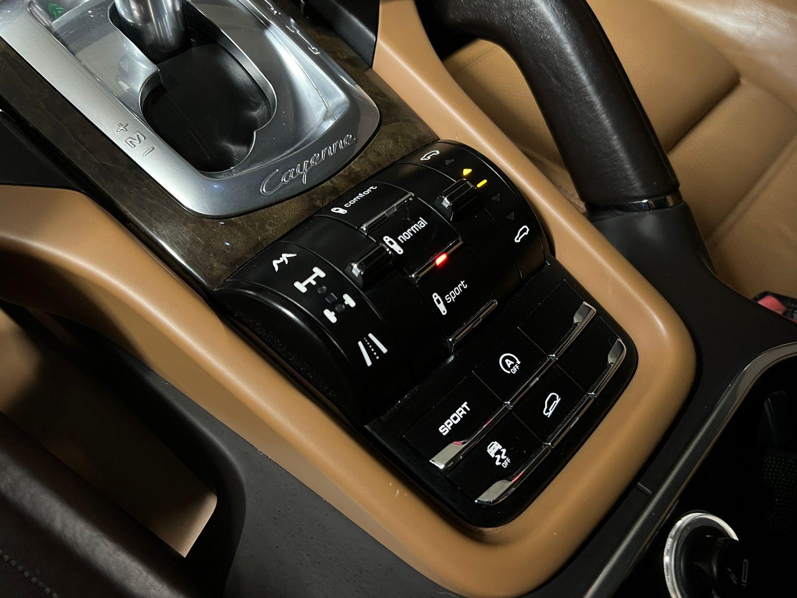 Porsche Cayenne — foto 8 de 19