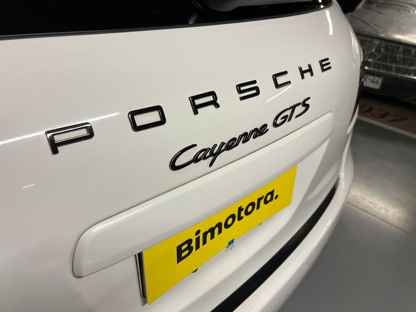 Porsche Cayenne — foto 15 de 19