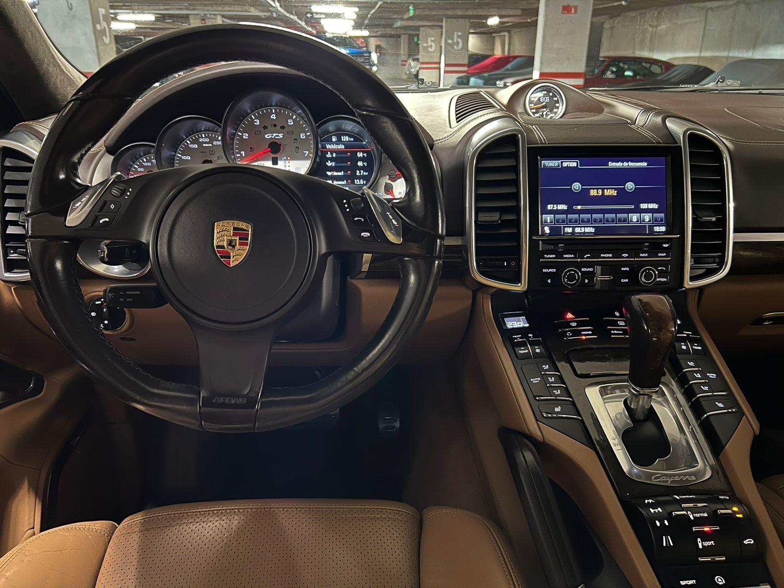 Porsche Cayenne — foto 11 de 19