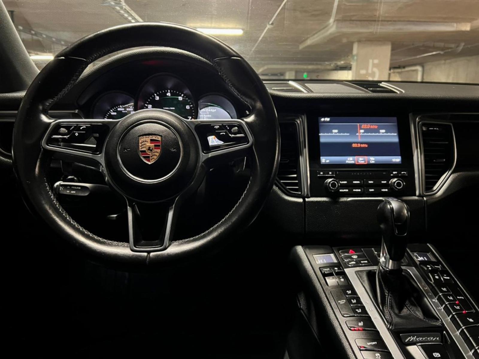 Porsche Macan — foto 11 de 15