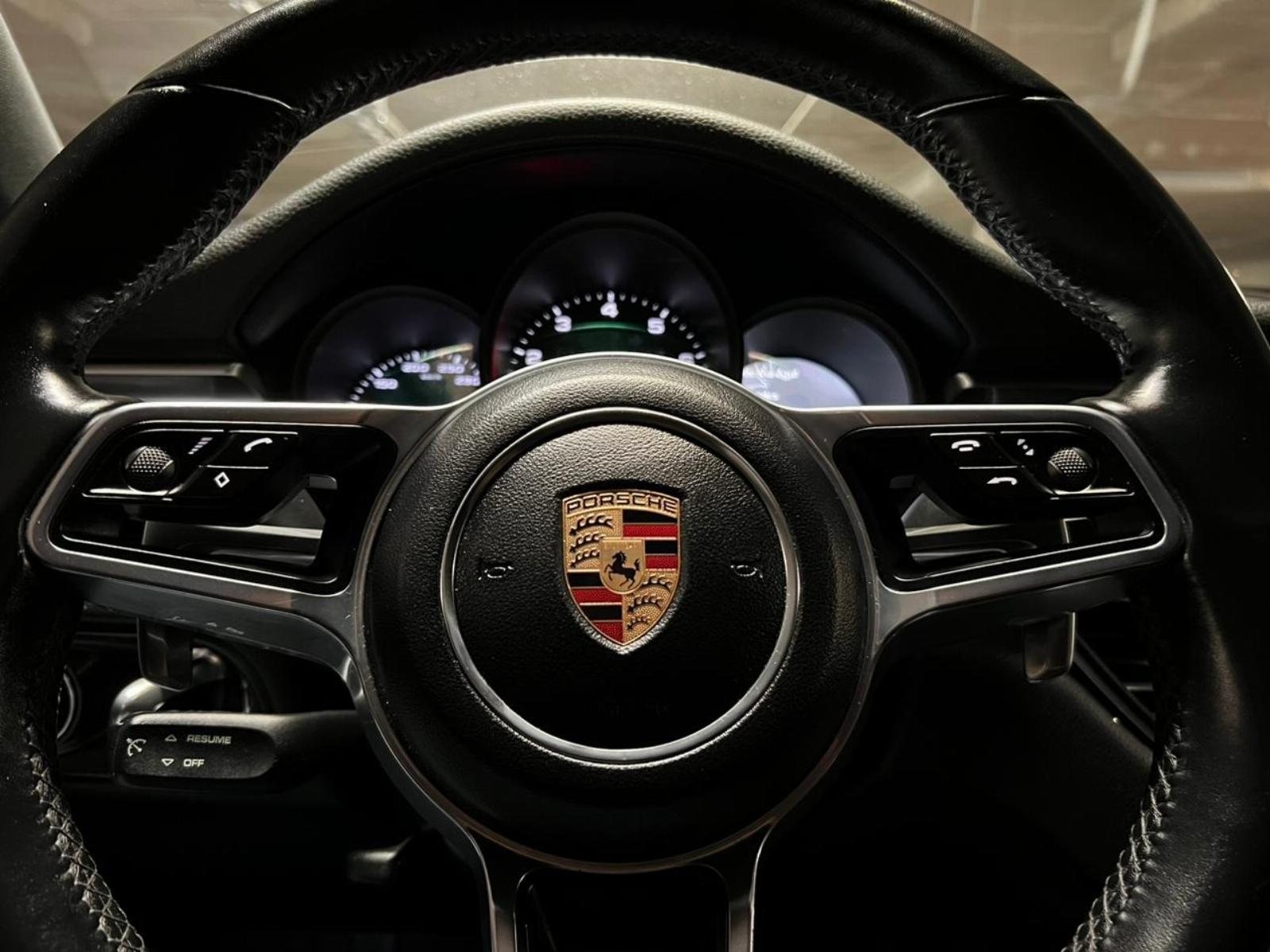 Porsche Macan — foto 10 de 15