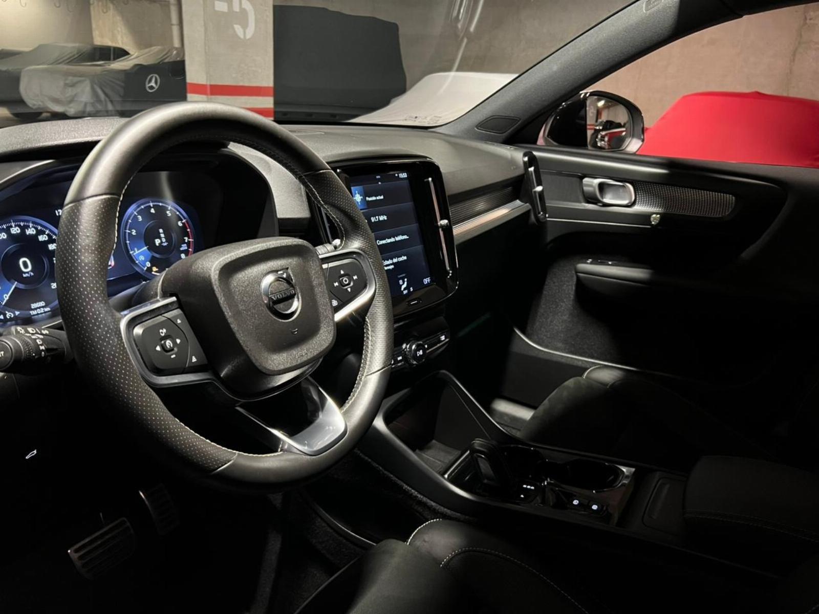 Volvo Xc40 — foto 8 de 13