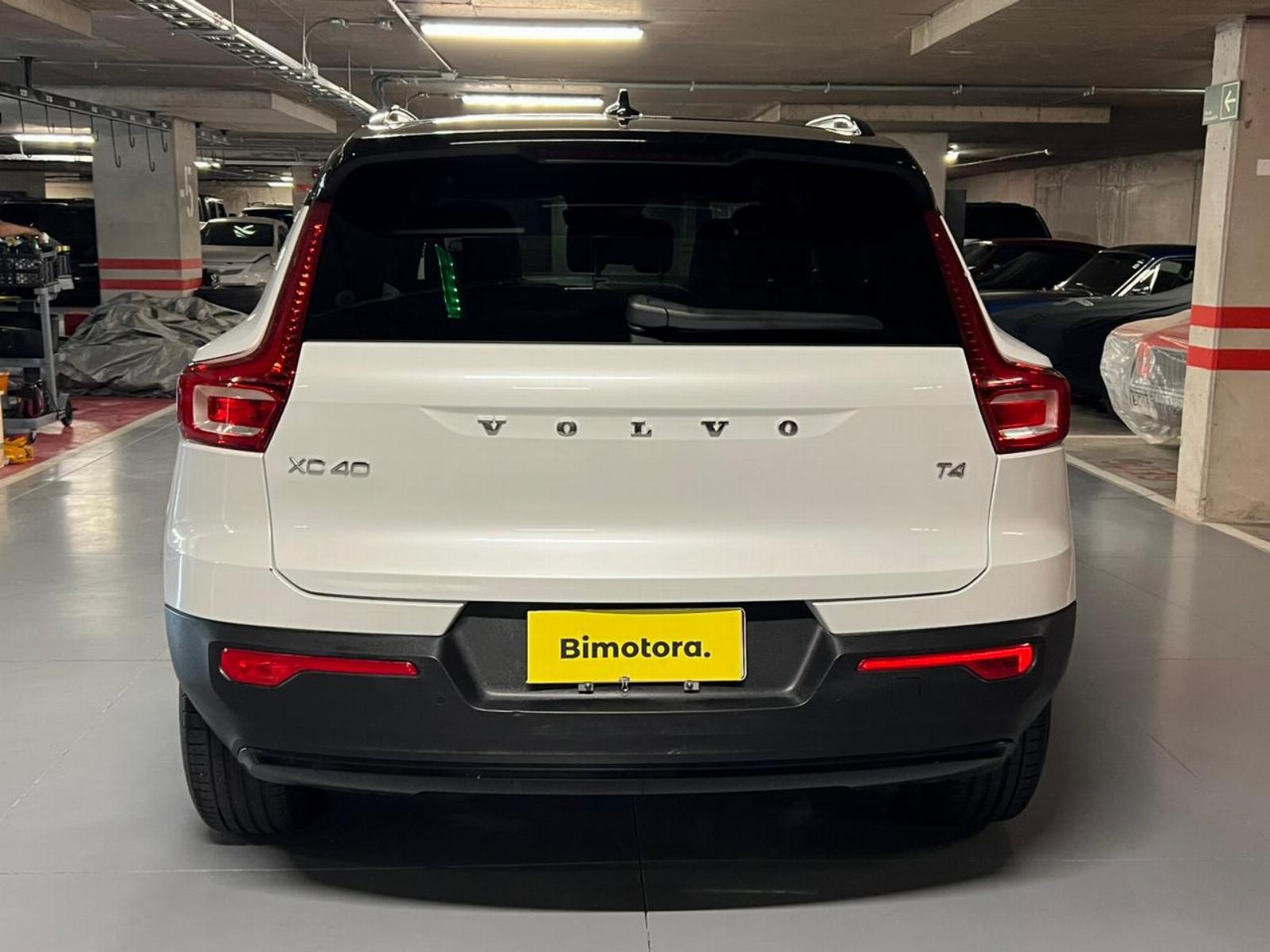 Volvo Xc40 — foto 12 de 13