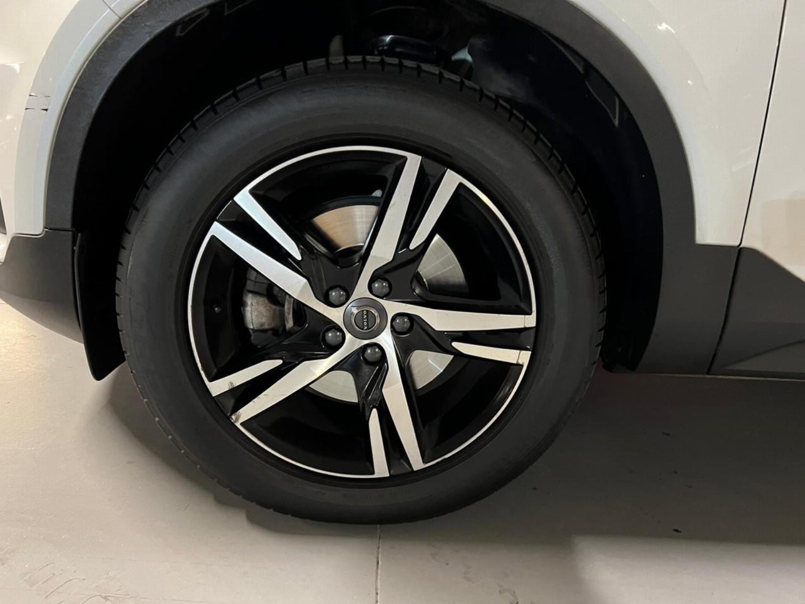 Volvo Xc40 — foto 9 de 13