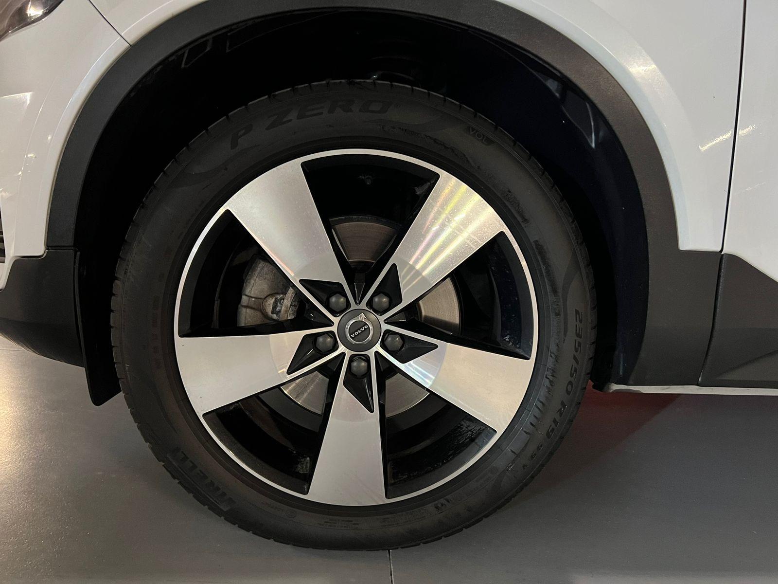 Volvo Xc40 — foto 13 de 16