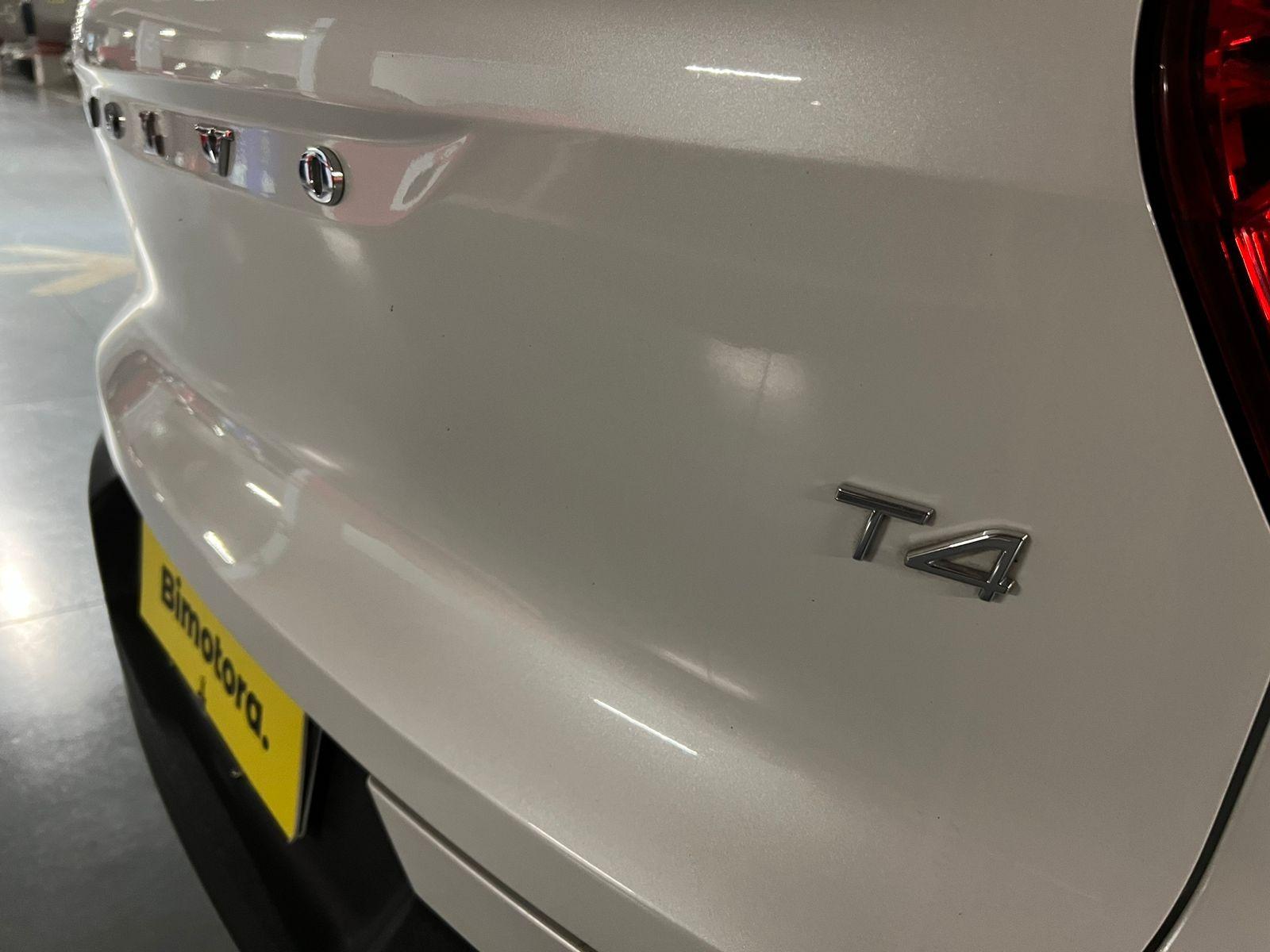 Volvo Xc40 — foto 14 de 16