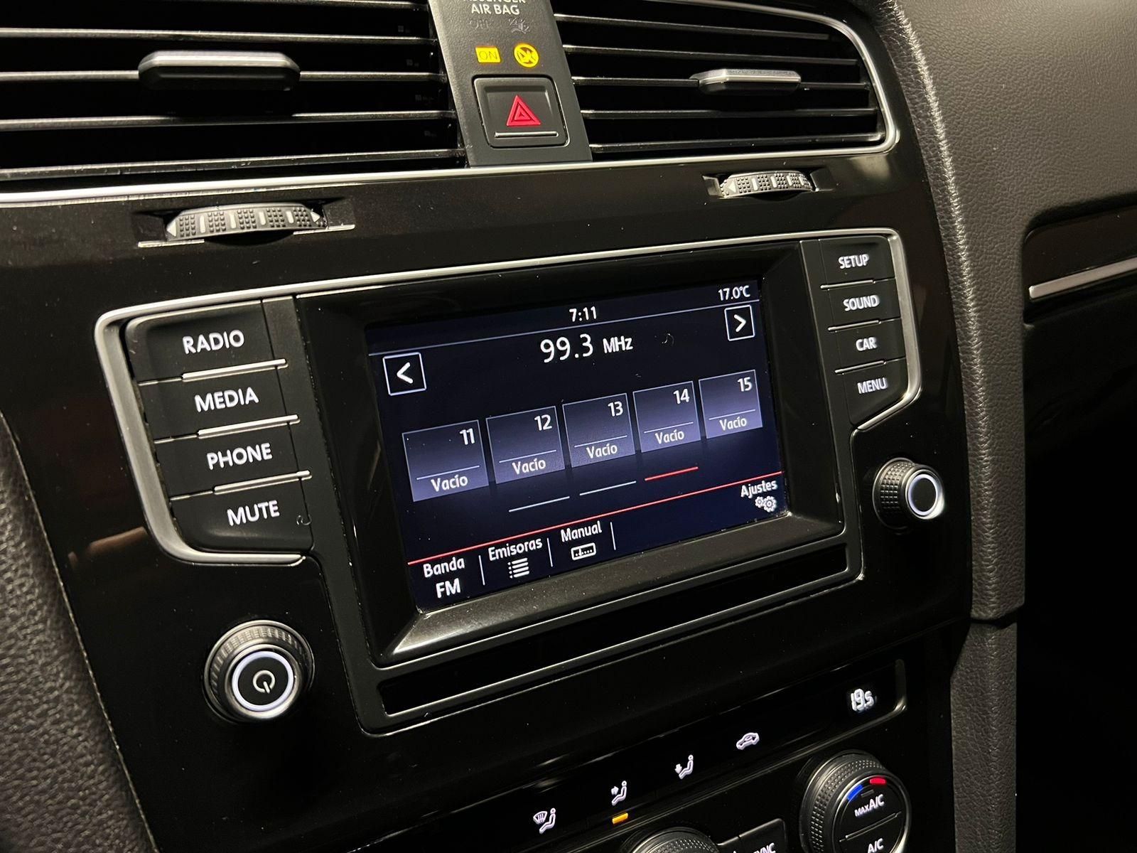 Volkswagen Golf — foto 8 de 16