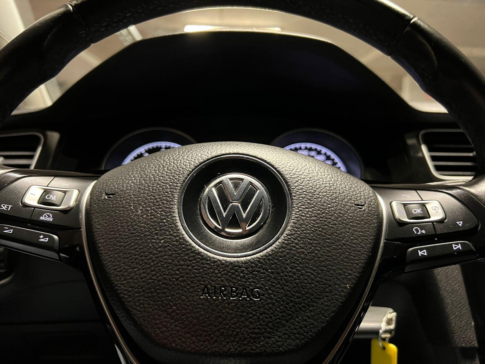 Volkswagen Golf — foto 10 de 16