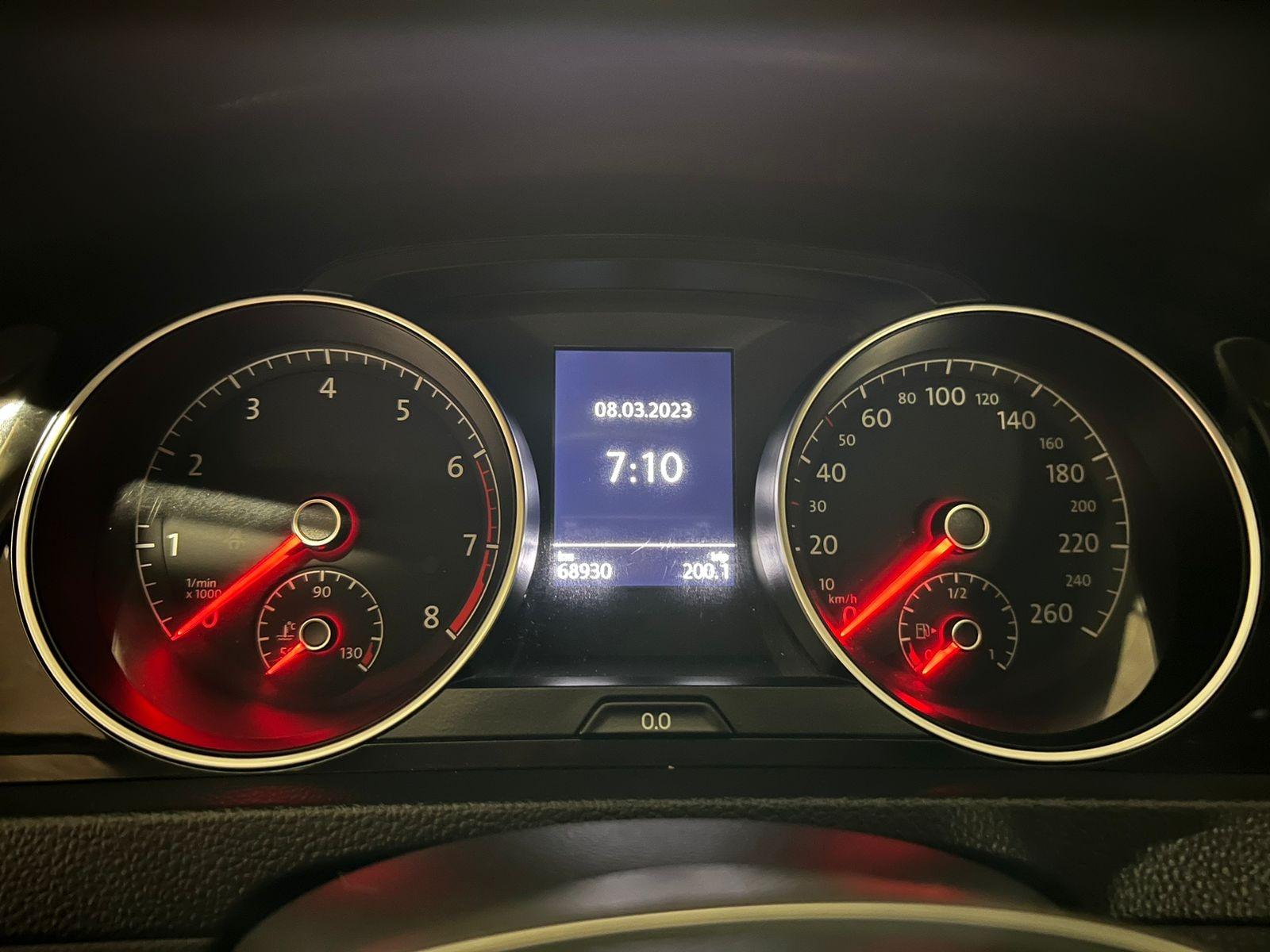 Volkswagen Golf — foto 9 de 16