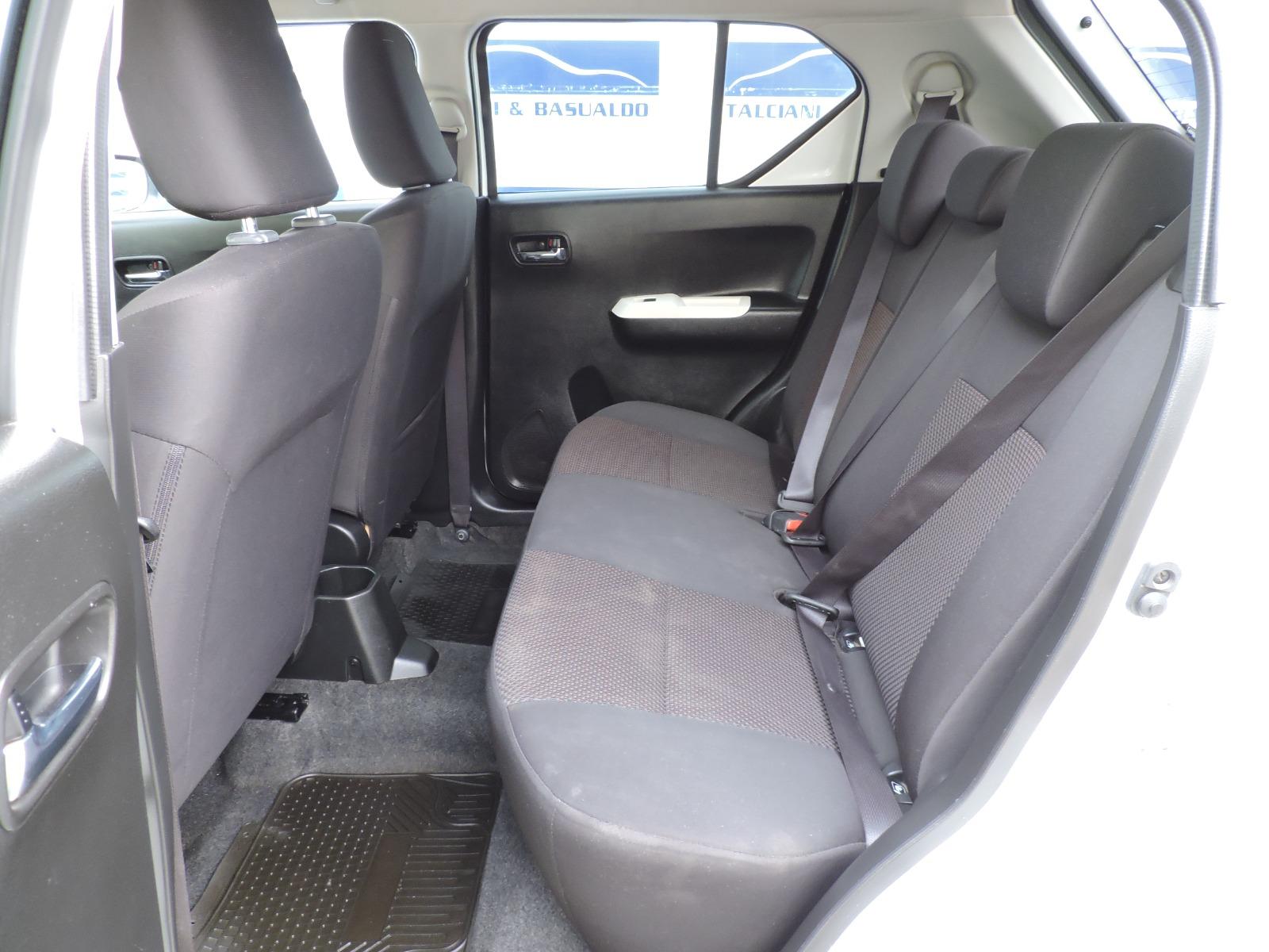 Suzuki Ignis — foto 8 de 16