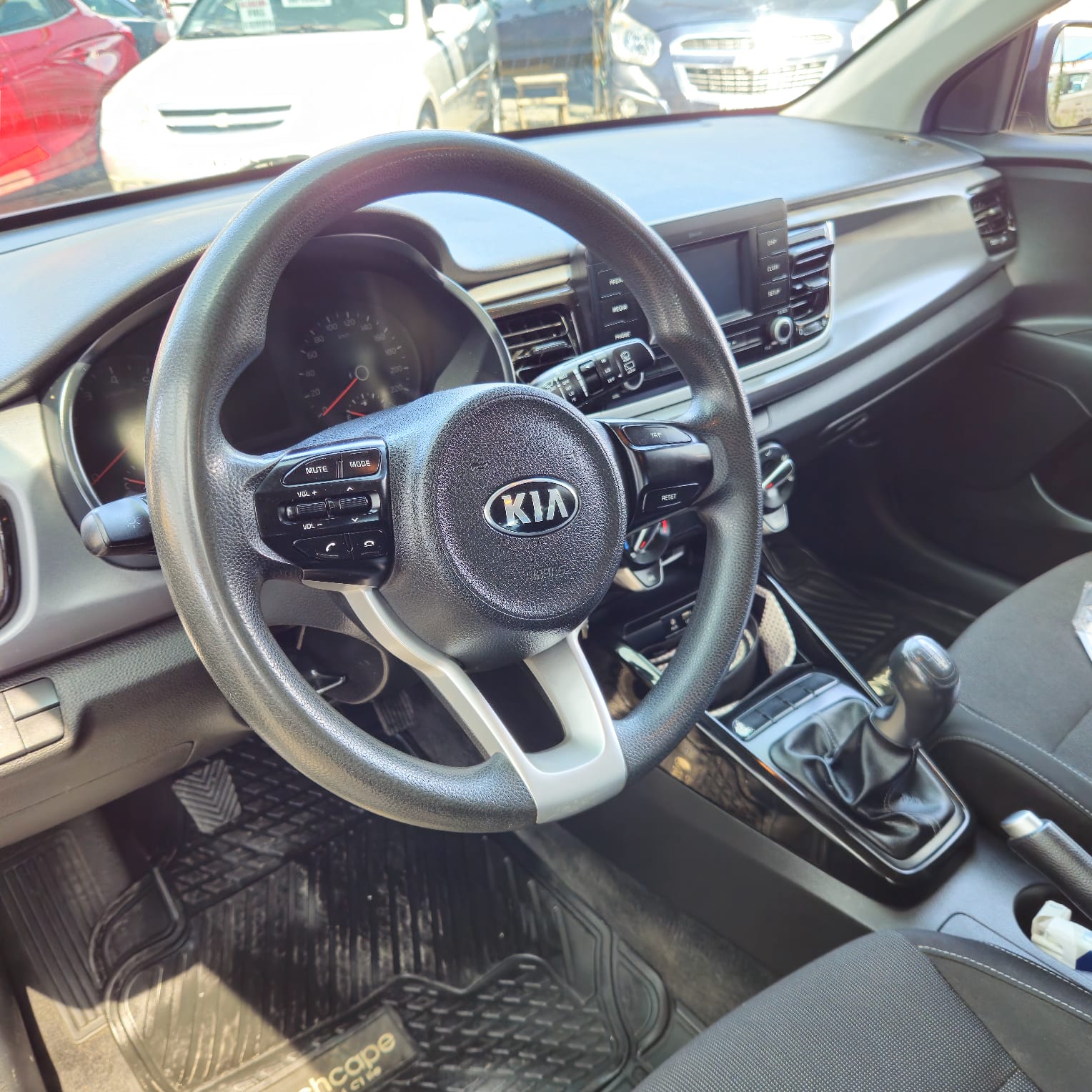 KIA Rio5 — foto 6 de 8