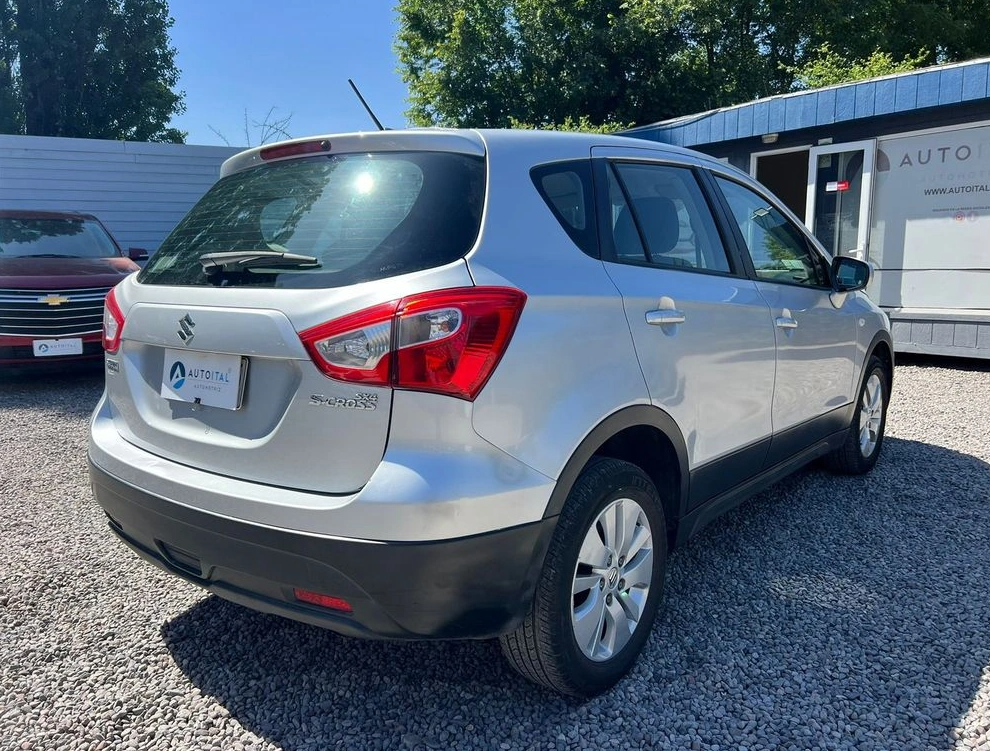 Suzuki S Cross — foto 4 de 12