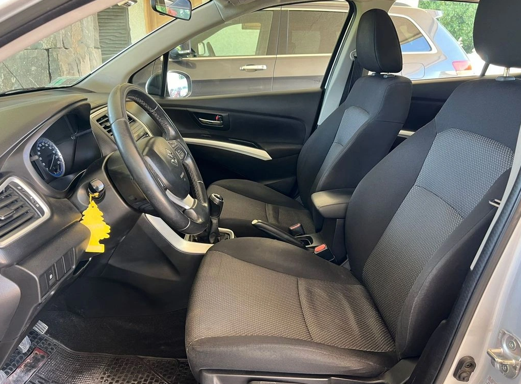 Suzuki S Cross — foto 8 de 12