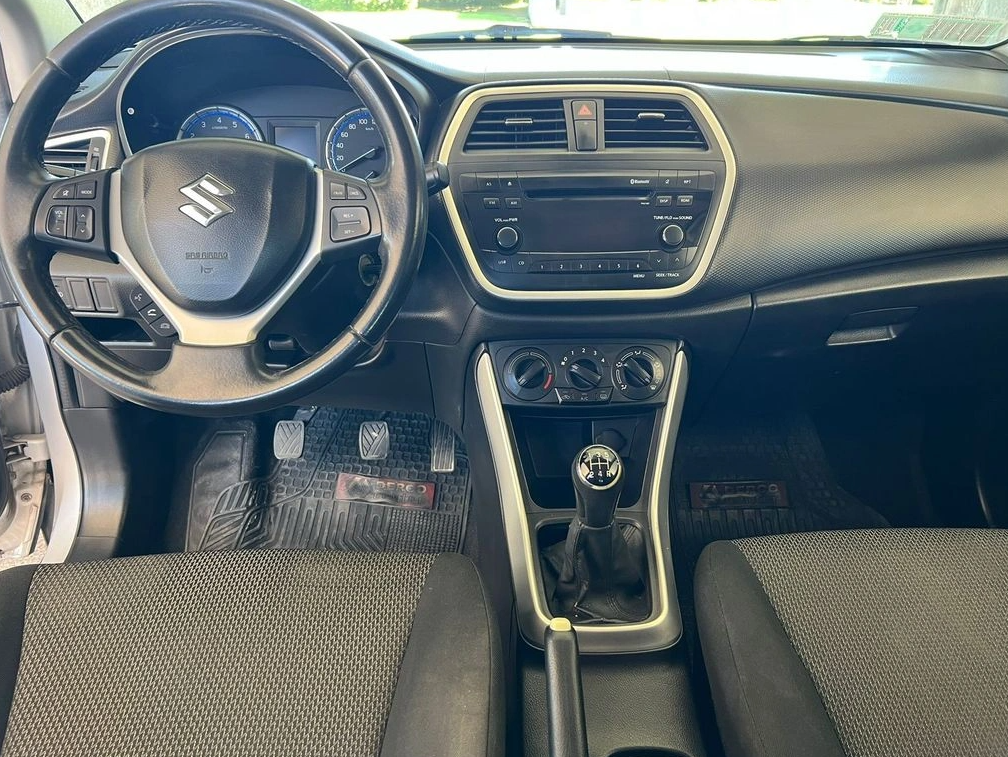Suzuki S Cross — foto 9 de 12