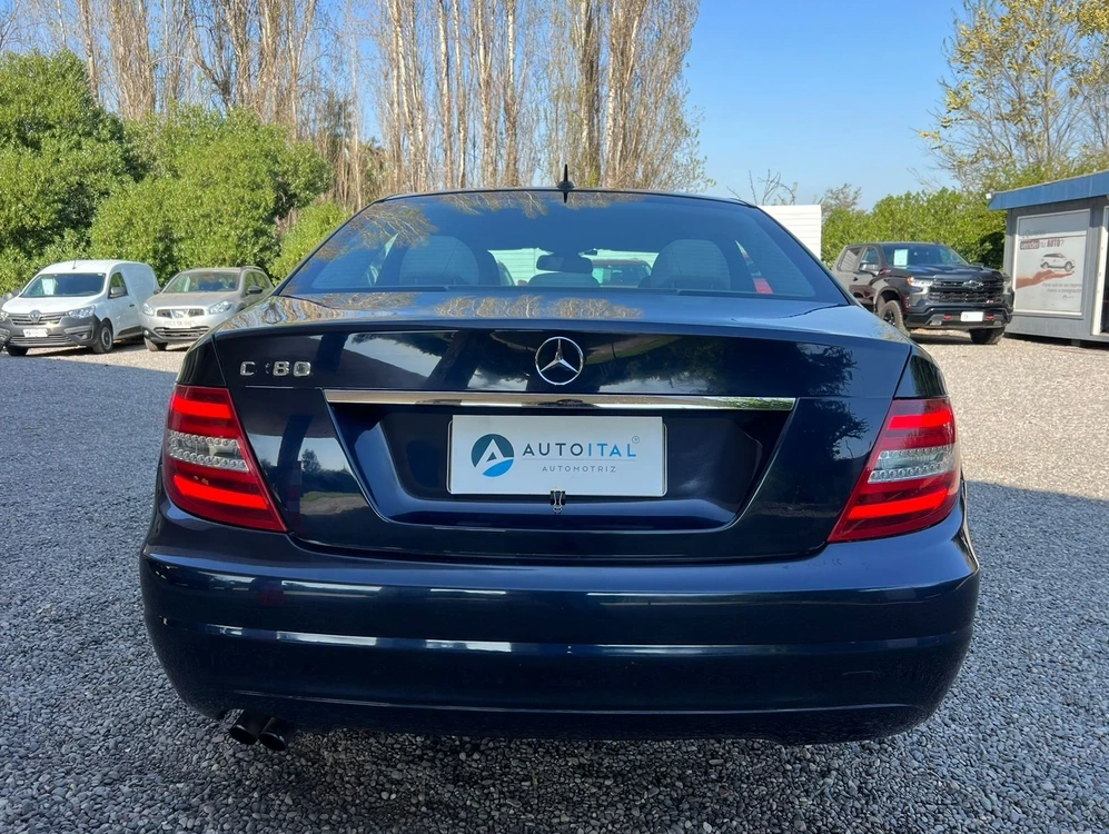 Mercedes-Benz 180 — foto 5 de 10