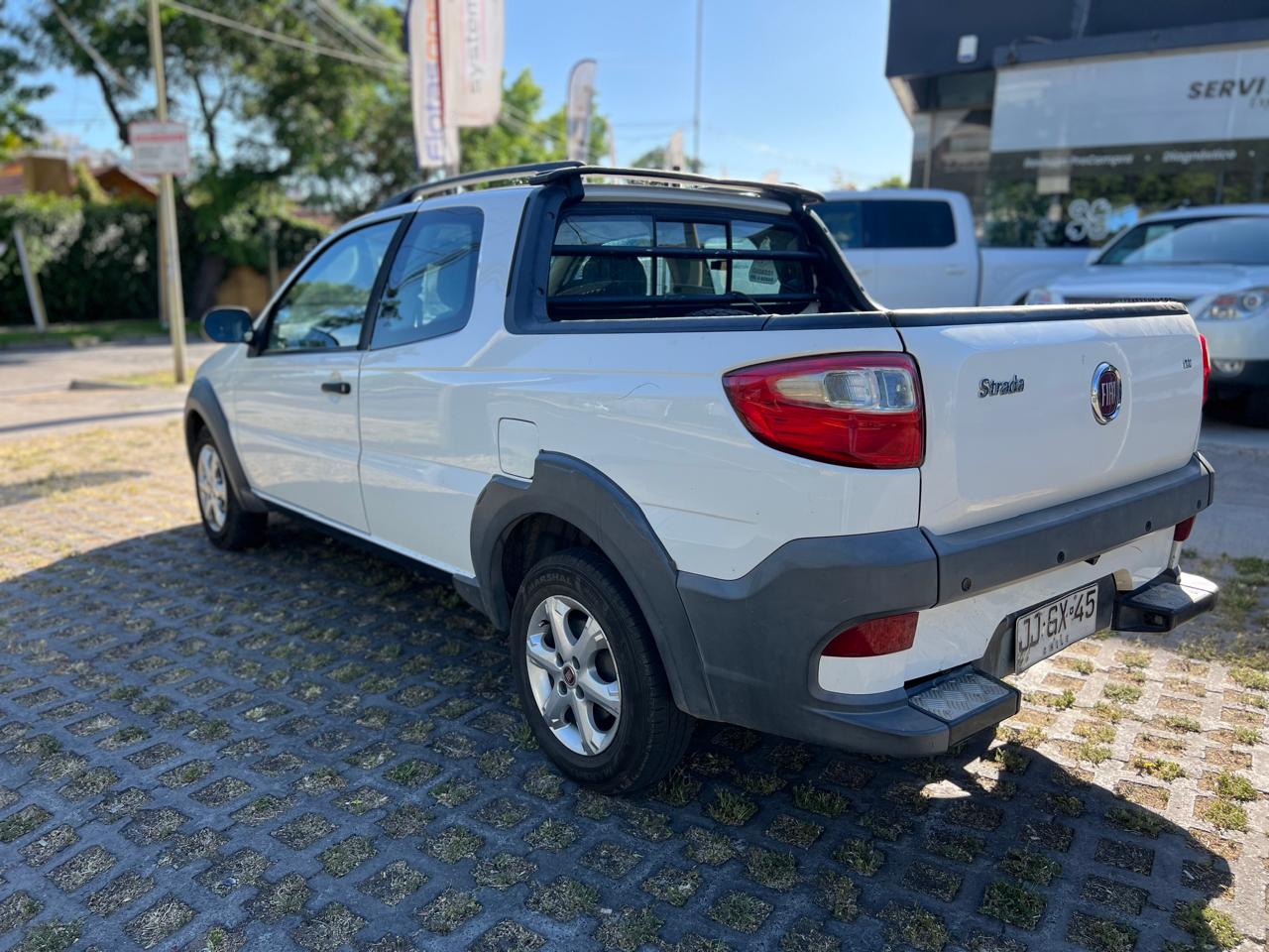 Fiat Strada — foto 16 de 17