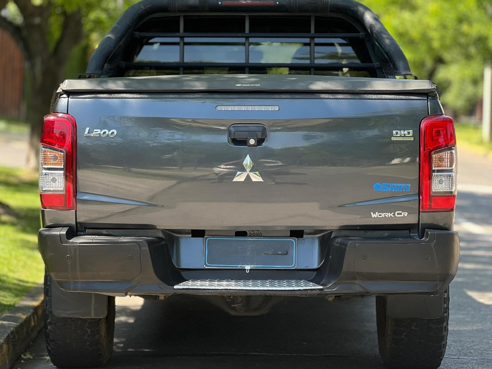 Mitsubishi L200 — foto 10 de 11