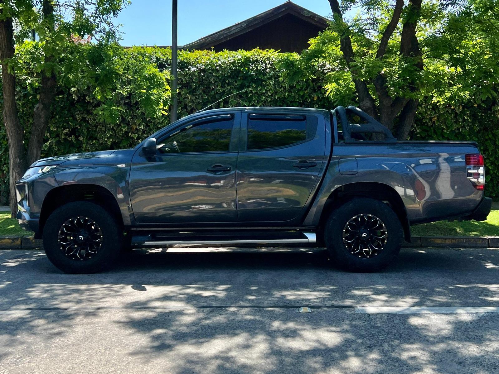 Mitsubishi L200 — foto 11 de 11