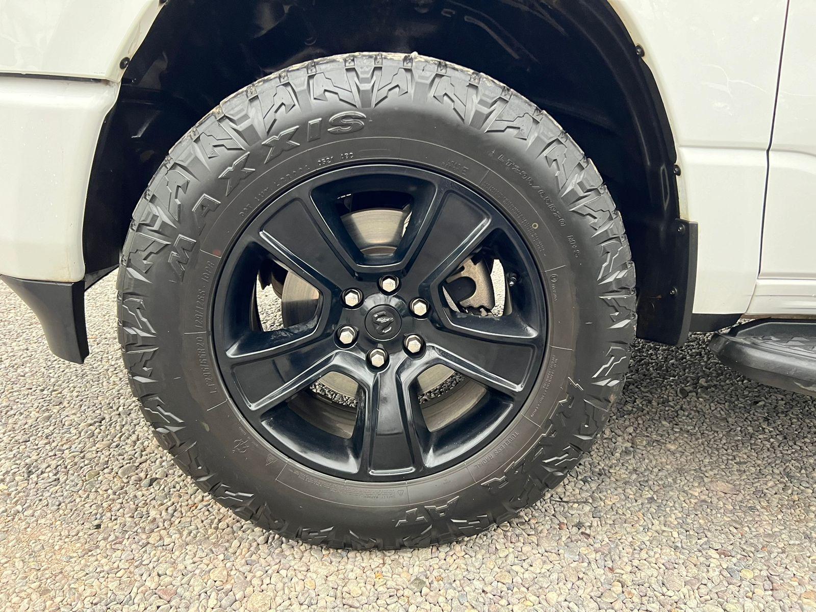 Dodge Ram 1500 — foto 16 de 19